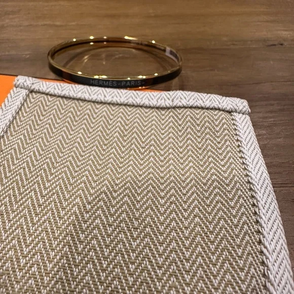 Hermès Uni Black and Gold Bangle - Picture 2 of 6